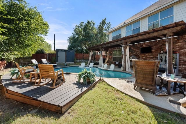 6 Whispering Bend Court, Mansfield, TX 76063