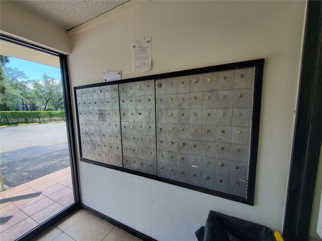 16950 W Dixie Hwy 127, North Miami Beach, FL 33160