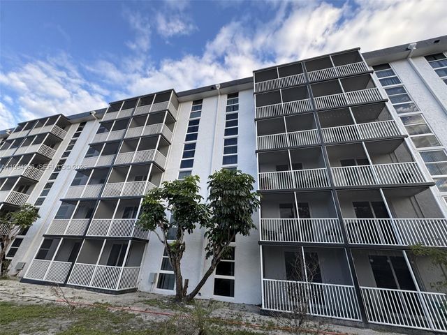 16950 W Dixie Hwy 127, North Miami Beach, FL 33160