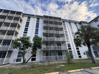 16950 W Dixie Hwy 127, North Miami Beach, FL 33160