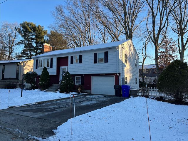 77 Birchwood Lane, West Warwick, RI 02893