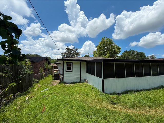 6825 Driftwood Street, Houston, TX 77021