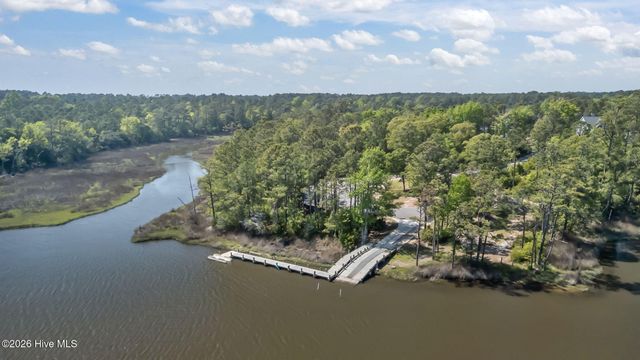 112 Peletier Shores Drive, Swansboro, NC 28584