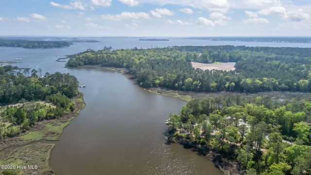 112 Peletier Shores Drive, Swansboro, NC 28584