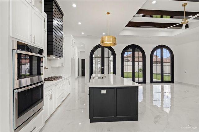 1800 S Queen Street, Edinburg, TX 78539