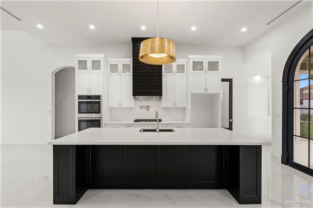 1800 S Queen Street, Edinburg, TX 78539