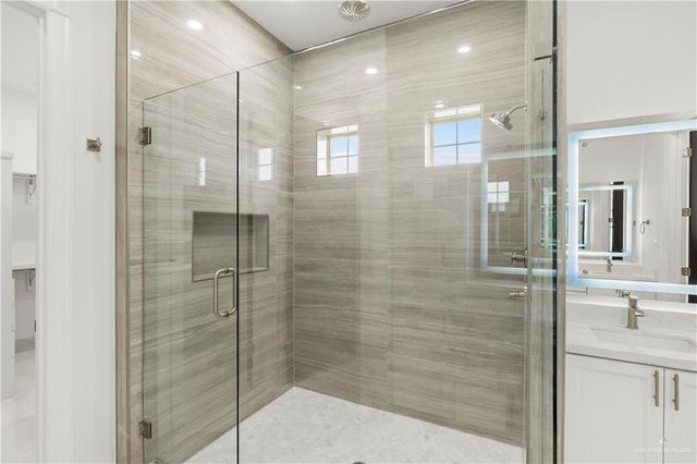 1800 S Queen Street, Edinburg, TX 78539