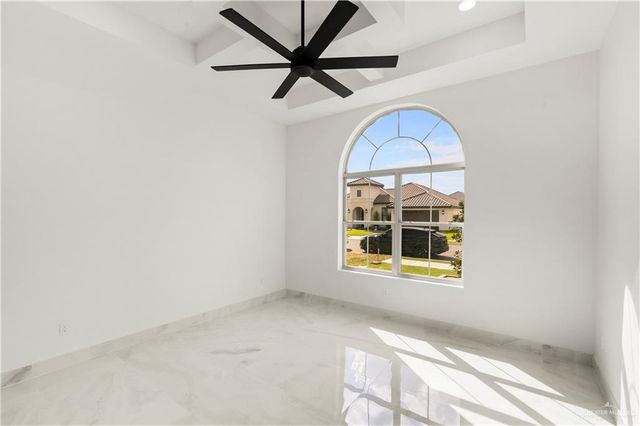 1800 S Queen Street, Edinburg, TX 78539