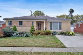 15225 Rosemary Boulevard, Oak Park, MI 48237