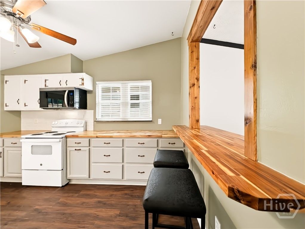 Image 5 of property listing at 2615 Mississippi Avenue, Savannah, GA 31404