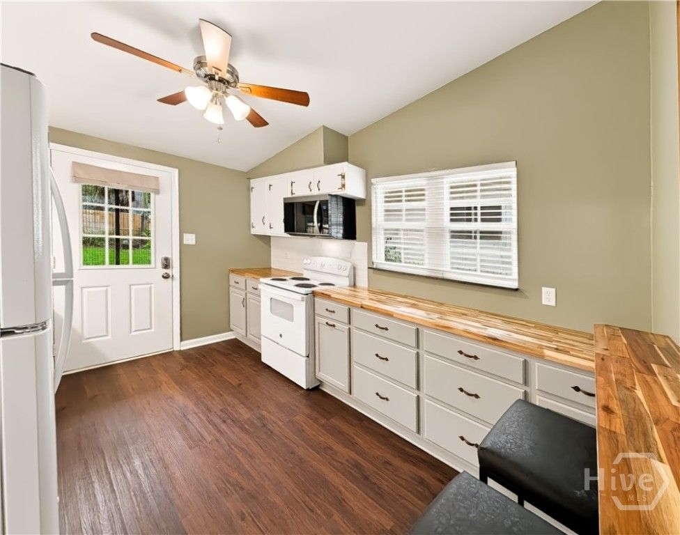 Image 6 of property listing at 2615 Mississippi Avenue, Savannah, GA 31404