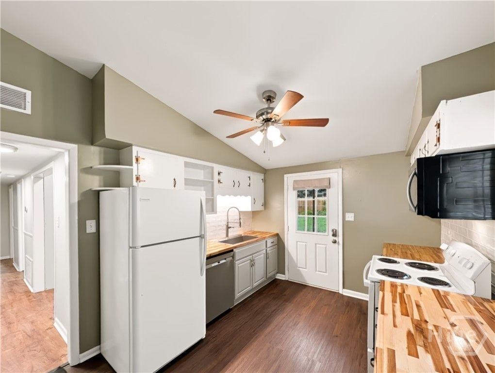 Image 7 of property listing at 2615 Mississippi Avenue, Savannah, GA 31404