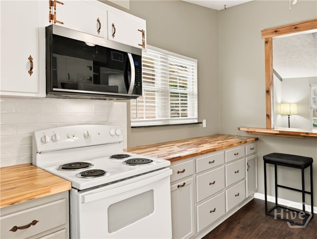 Image 9 of property listing at 2615 Mississippi Avenue, Savannah, GA 31404