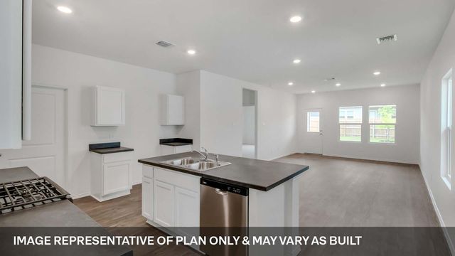 232 Arnold Loop, Uhland, TX 78640