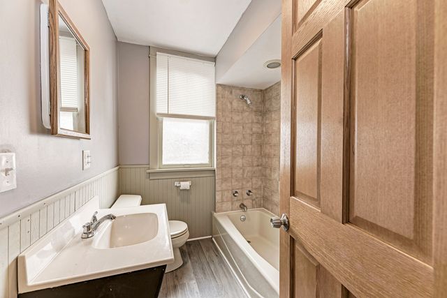 4915 Edward Avenue, Downers Grove, IL 60515
