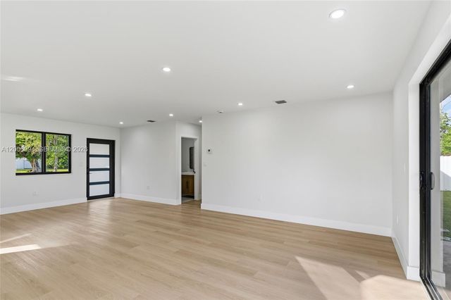 9660 Dominican Dr, Cutler Bay, FL 33189