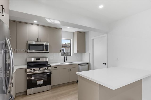 9660 Dominican Dr, Cutler Bay, FL 33189