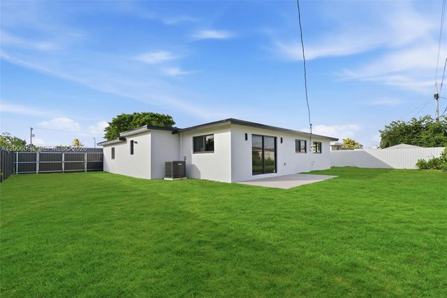 9660 Dominican Dr, Cutler Bay, FL 33189