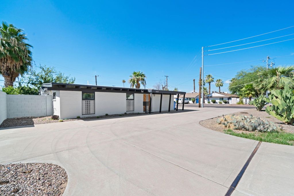 1003 E BETHANY HOME Road, Phoenix, AZ 85014 — photo 2