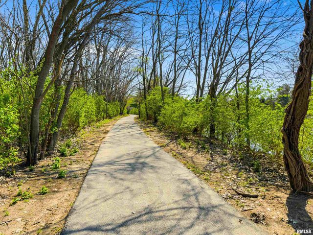 1806 S 14TH Street, Pekin, IL 61554