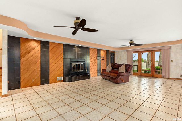 1806 S 14TH Street, Pekin, IL 61554