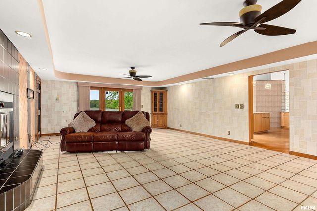 1806 S 14TH Street, Pekin, IL 61554