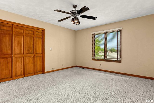 1806 S 14TH Street, Pekin, IL 61554