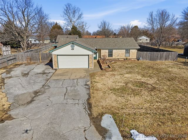 10611 E 112th Place N, Owasso, OK 74055