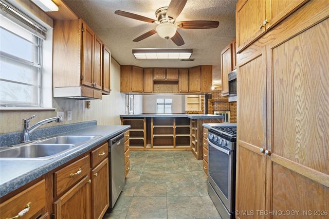 10611 E 112th Place N, Owasso, OK 74055