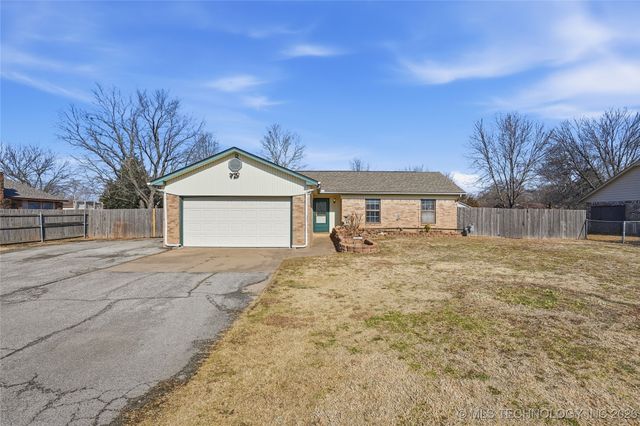10611 E 112th Place N, Owasso, OK 74055