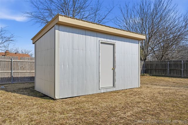 10611 E 112th Place N, Owasso, OK 74055