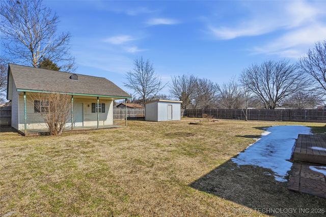 10611 E 112th Place N, Owasso, OK 74055