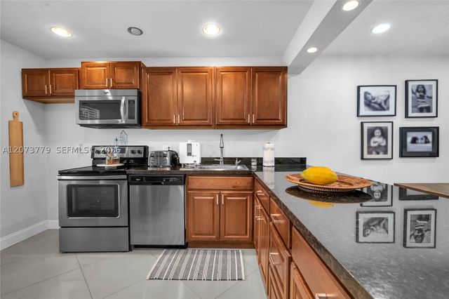 7956 Eastlake Dr F, Boca Raton, FL 33433