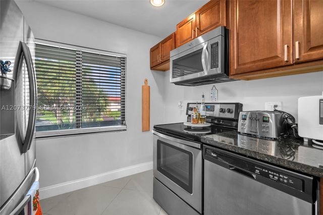 7956 Eastlake Dr F, Boca Raton, FL 33433