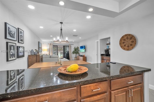 7956 Eastlake Dr F, Boca Raton, FL 33433