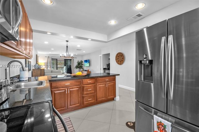 7956 Eastlake Dr F, Boca Raton, FL 33433