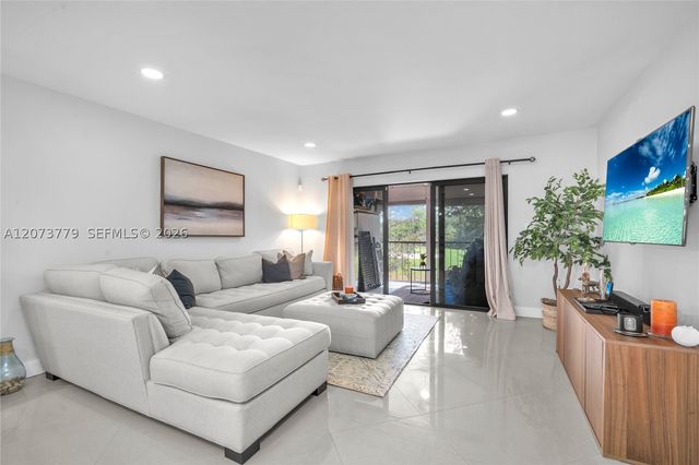 7956 Eastlake Dr F, Boca Raton, FL 33433