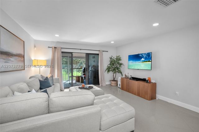 7956 Eastlake Dr F, Boca Raton, FL 33433