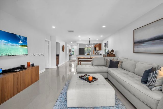 7956 Eastlake Dr F, Boca Raton, FL 33433