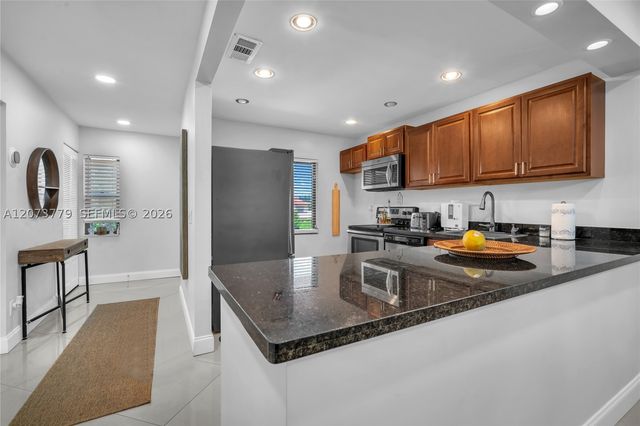 7956 Eastlake Dr F, Boca Raton, FL 33433