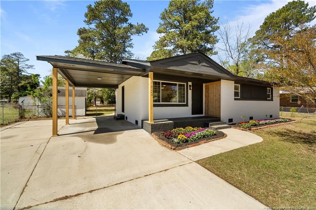 1854 Camelot Drive, Fayetteville, NC 28304