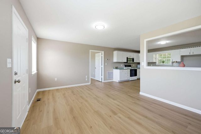 894 Lakeview Drive, Nicholson, GA 30565