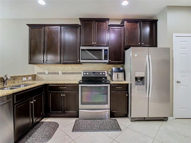 4907 WHITE SANDERLING COURT, Tampa, FL 33619