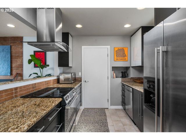 12420 Sw DOUGLAS St, Portland, OR 97225