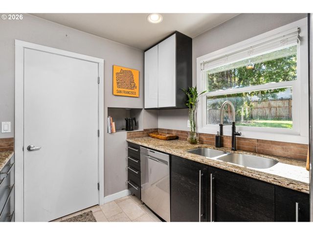 12420 Sw DOUGLAS St, Portland, OR 97225