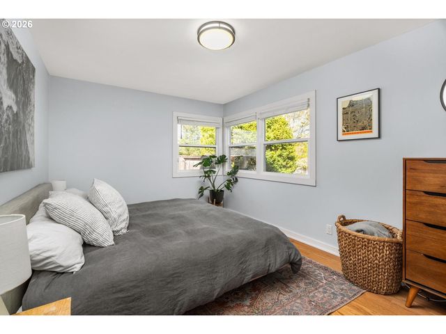 12420 Sw DOUGLAS St, Portland, OR 97225