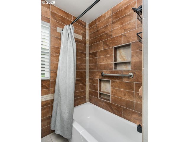 12420 Sw DOUGLAS St, Portland, OR 97225