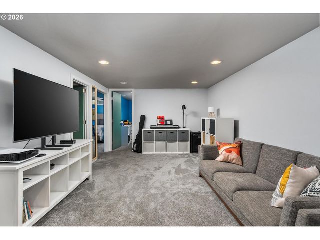 12420 Sw DOUGLAS St, Portland, OR 97225