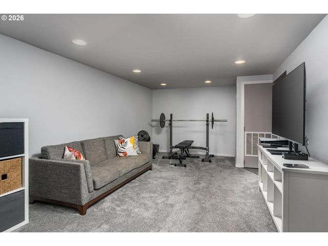 12420 Sw DOUGLAS St, Portland, OR 97225