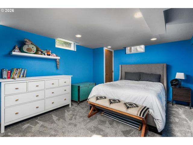 12420 Sw DOUGLAS St, Portland, OR 97225